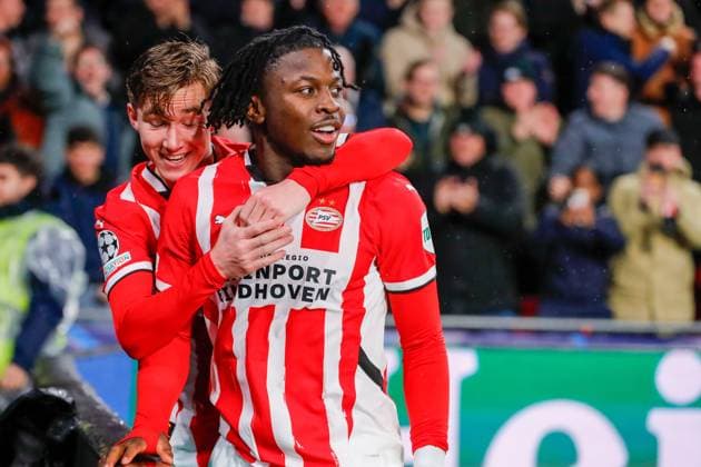 EINDHOVEN, 29-01-2025, Philips Stadium, UEFA Champions League season 2024 25, match between PSV and Liverpool FC, PSV player Johan Bakayoko scores the 1-1 and celebrate his goal with PSV player Tygo Land PSV - Liverpool  x27613458x Copyright: