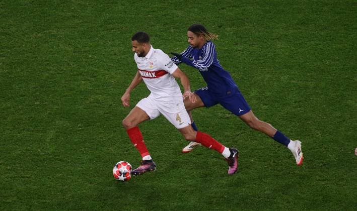 29 01 2025 Stuttgart , Champions League soccer VfB Stuttgart vs Paris St Germain, from left Josha Vagnoman VfB Bradley Barcola Paris