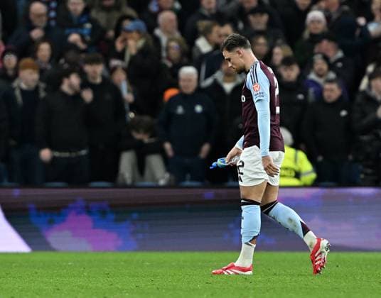 Birmingham, England, 29th January 2025. Aston Villa s Matty Cash leaves the field with an injury during the UEFA Champions League match at Villa Park, Birmingham. Picture credit should read: Cody Froggatt Sportimage EDITORIAL USE ONLY. No use with unauthorised audio, video, data, fixture lists, club league logos or live services. Online in-match use limited to 120 images, no video emulation. No use in betting, games or single club league player publications. SPI_046_CF_Aston_Villa_Celtic SPI-3641-0046