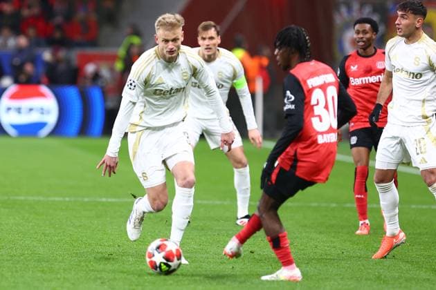 Jeremie Frimpong 30 Bayer 04 Leverkusen in duel, action, with Imanol Garcia de Albeniz 3 AC Sparta Prague Bayer 04 Leverkusen vs AC Sparta Prague, Football, UEFA Champions League, Matchday 8, Season 2024 2025, 29 01 2025 Photo kolbert press Ant Palmer BayArena NRW Germany Copyright: xkolbert-press AntxPalmerx