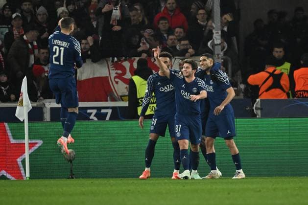 29 01 2025, xjhx, Football UEFA Champions League, VfB Stuttgart Paris St Germain v l Torjubel nach dem Tor zum celebrating the goal celebrate 0 3 durch Ousame Dembele PSG Paris St Germain DFL DFB REGULATIONS PROHIBIT ANY USE OF PHOTOGRAPHS as IMAGE SEQUENCES and or QUASI VIDEO Stuttgart