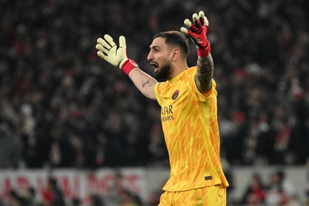 29 01 2025, xjhx, Football UEFA Champions League, VfB Stuttgart Paris St Germain v l Torjubel nach dem Tor zum celebrating the goal celebrate 0 3 durch Ousame Dembele PSG Paris St Germain DFL DFB REGULATIONS PROHIBIT ANY USE OF PHOTOGRAPHS as IMAGE SEQUENCES and or QUASI VIDEO Stuttgart