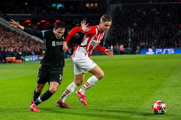 EINDHOVEN, 29-01-2025, Philips Stadium, UEFA Champions League season 2024 25, match between PSV and Liverpool, Liverpool FC player Federico Chiesa and PSV player Joey Veerman PSV - Liverpool  x27613500x Copyright: