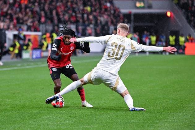29 01 2025, Football, Champions League, Matchday 8, Season 2024 2025, Bayer 04 Leverkusen Sparta Prague, Jeremie Frimpong Bayer Leverkusen , Jaroslav Zeleny Sparta Prague xRHR PHOTO TKx Copyright: RHR-FOTOx RHR-FOTO TK