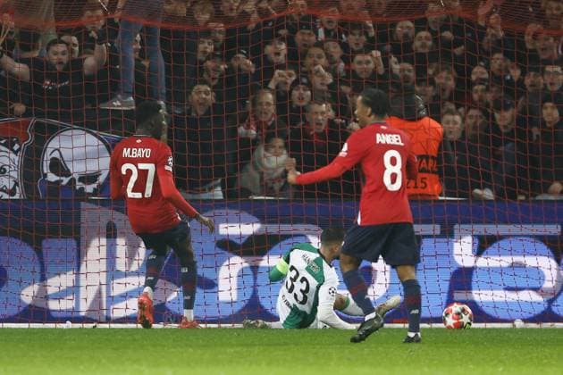 LILLE, 29-01-2025. Decathlon Arena Stade Pierre Mauroy. Football, UEFA Champions League season 2024 2025. Lille - Feyenoord. (L-R) Lille player Mohamed Bayo, Feyenoord player David Hancko, Lille player Angel Gomes, Lille scores 2-1 own goal Feyenoord player Gernot Trauner during the match Borussia LOSC Lille - Feyenoord Lille - Feyenoord  x27613520x Copyright: