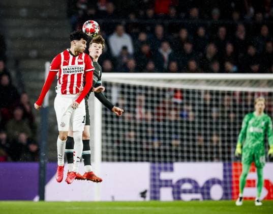 EINDHOVEN - (l-r) Ricardo Pepi of PSV Eindhoven and James McConnell of Liverpool FC during the UEFA Champions League match between PSV Eindhoven and Liverpool FC at Phillips Stadium on Jan. 29, 2025 in Eindhoven, Netherlands. ANP ROBIN VAN LONKHUIJSEN UEFA Champions League 2024 25 League Phase MD8 2024 25 xVIxANPxSportx xxANPxIVx 518655156 originalFilename: 518655156.jpg