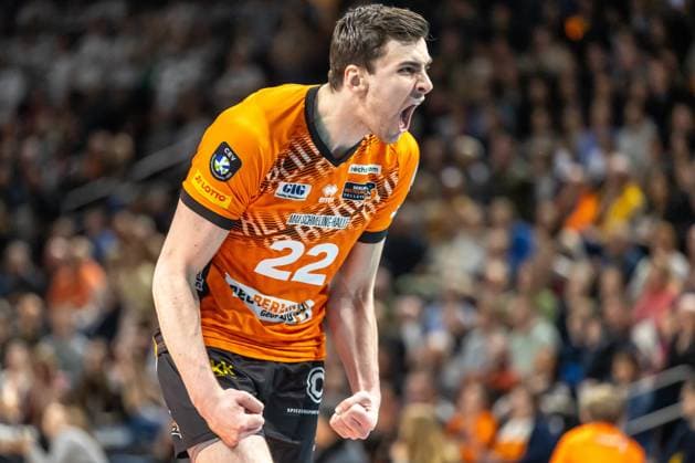 29 01 2025, Berlin, Volleyball CEV Champions League, Men, Matchday 6, BR Volleys vs PGE Project Warsaw, Max Schmeling Halle Jake Hanes of Berlin Volleys cheers BR Volleys PGE Project Warsaw