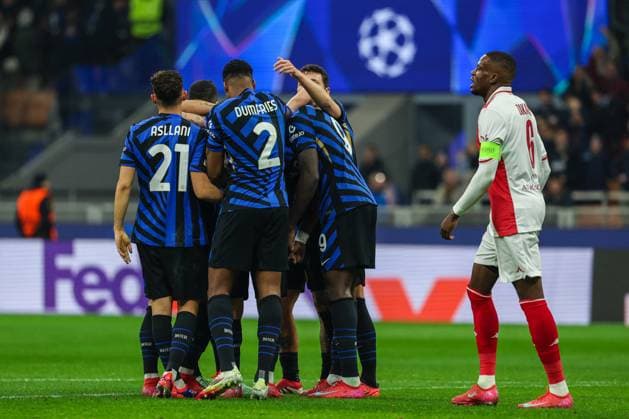 CALCIO - UEFA Champions League - Inter - FC Internazionale vs AS Monaco Lautaro Martinez of FC Internazionale celebrates with his team mates after scoring a goal during UEFA Champions League 2024 25 League Phase - Matchday8 football match between FC Internazionale and AS Monaco FC at San Siro Stadium Milan Italy  Copyright: xIPAxSport ABACAx