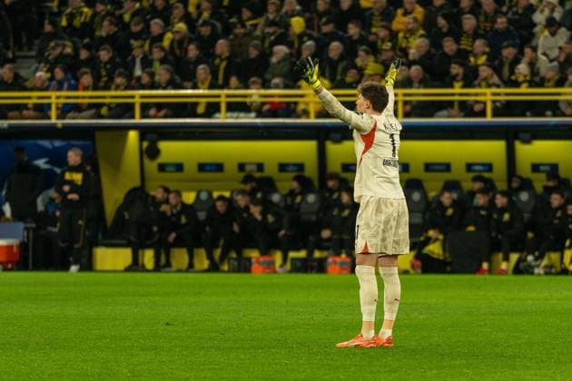 Goal celebration ei Gregor Kobel Borussia Dortmund 09, 01 after the 1 0, GER BVB Borussia Dortmund 09 vs Shakhtar Donetsk, Football, Champions League, Matchday 8, Season 2024 2025, 29 01 2025 GER BVB Borussia Dortmund 09 vs Shakhtar Donetsk, Football, Champions League, Matchday 8, Season 2024 2025, 29 01 2025 Dortmund Copyright: xEibner-Pressefoto FabianxFriesex EP_FFE