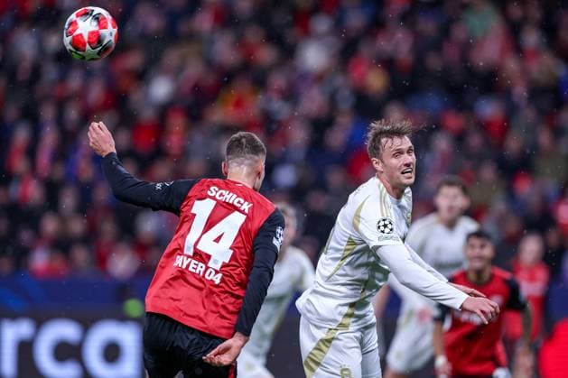 29 01 2025, Football, Bayer 04 Leverkusen AC Sparta Prague, UEFA Champions League, Matchday 8, BayArena, Season 2024 2025 Patrik Schick Bayer04 Leverkusen 14 in duel against Asger Sörensen Sparta Prague 25 North Rhine-Westphalia Germany