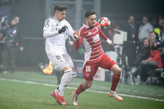 FOOTBALL: BREST vs REAL MADRID Baptiste AUTISSIER MAXPPP - Guingamp 29 01 2025 Baptiste AUTISSIER Maxppp Guingamp ; 29 01 2025 ; Federico Valverde et Mathias Pereira Lage lors du match Brest vs Real Madrid comptant pour la 8e journee de la Ligue des Champions a Guingamp le 29 janvier 2025. Guingamp Guingamp Bretagne France  Copyright: xMAXPPPxBaptistexAUTISSIERx BAU202501299952 BAU202501299952