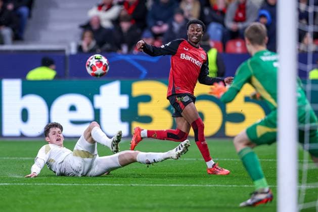 29 01 2025, Football, Bayer 04 Leverkusen AC Sparta Prague, UEFA Champions League, Matchday 8, BayArena, Season 2024 2025 Martin Vitik Sparta Prague 41 in duel against Nathan Tella Bayer04 Leverkusen 19 North Rhine-Westphalia Germany