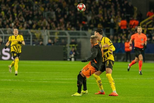 duel for the ball, Oleksandr Zubkov Shakhtar Donetsk, 11 and Ramy Bensebaini Borussia Dortmund 09, 05 , GER BVB Borussia Dortmund 09 vs Shakhtar Donetsk, Football, Champions League, Matchday 8, Season 2024 2025, 29 01 2025 GER BVB Borussia Dortmund 09 vs Shakhtar Donetsk, Football, Champions League, Matchday 8, Season 2024 2025, 29 01 2025 Dortmund Copyright: xEibner-Pressefoto FabianxFriesex EP_FFE