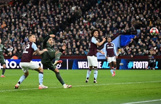 Birmingham, England, 29th January 2025. Celtic s Adam Idah scoring his sides opening goal during the UEFA Champions League match at Villa Park, Birmingham. Picture credit should read: Cody Froggatt Sportimage EDITORIAL USE ONLY. No use with unauthorised audio, video, data, fixture lists, club league logos or live services. Online in-match use limited to 120 images, no video emulation. No use in betting, games or single club league player publications. SPI_049_CF_Aston_Villa_Celtic SPI-3641-0049