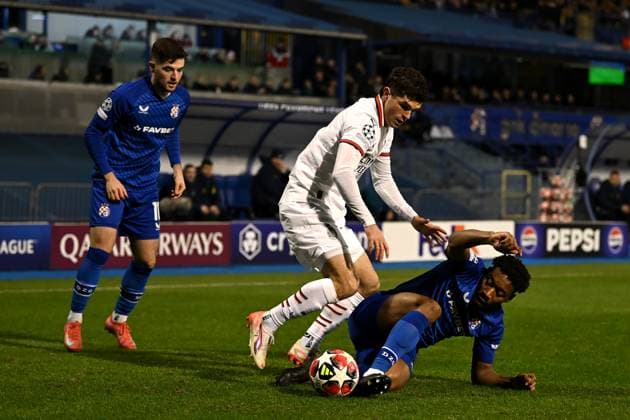 Zagreb, Croatia, January 29th 2024: Ronael Pierre-Gabriel of Dinamo Zagreb (R) in action against Christian Pulisic of Milan (C) during the UEFA Champions League, League phase, match between Dinamo Zagreb and Milan at Stadium Maksimir, Zagreb, Croatia. (Natasa Kupljenik SPP) Copyright: xNatasaxKupljenikx xSPPx spp-en-NaKuSp-NKR_6357