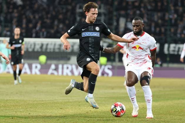 SOCCER - UEFA CL, Sturm vs RB Leipzig KLAGENFURT,AUSTRIA,29.JAN.25 - SOCCER - UEFA Champions League, SK Sturm Graz vs RasenBallsport Leipzig. Image shows William Boeving (Sturm) and Lutsharel Geertruida (RB Leipzig).  GEPAxpictures xChrisxBauer