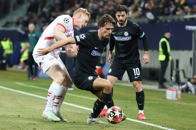 SOCCER - UEFA CL, Sturm vs RB Leipzig KLAGENFURT,AUSTRIA,29.JAN.25 - SOCCER - UEFA Champions League, SK Sturm Graz vs RasenBallsport Leipzig. Image shows Nicolas Seiwald (RB Leipzig) and William Boeving (Sturm).  GEPAxpictures xChrisxBauer