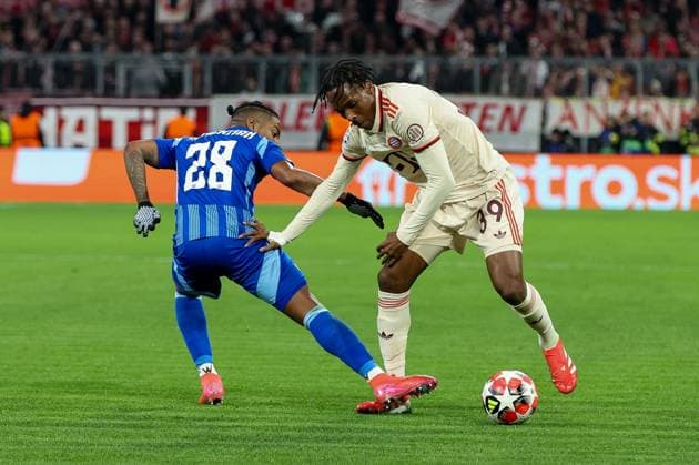 in duel, action, with Cesar Blackman 28 SK Slovan Bratislava , Mathys Tel 39 FC Bayern Muenchen , FC Bayern Muenchen vs SK Slovan Bratislava, Soccer, Champions League, Matchday 8, 29 01 2025 Muenchen Bayern Germany Copyright: xkolbert-press ChristianxKolbertx