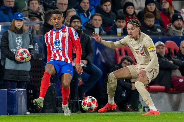 SOCCER - UEFA CL, RBS vs Atletico SALZBURG,AUSTRIA,29.JAN.25 - SOCCER - UEFA Champions League, Red Bull Salzburg vs Atletico Madrid. Image shows Samuel Lino (Atletico) and Amar Dedic (RBS).  GEPAxpictures xWolfgangxKofler