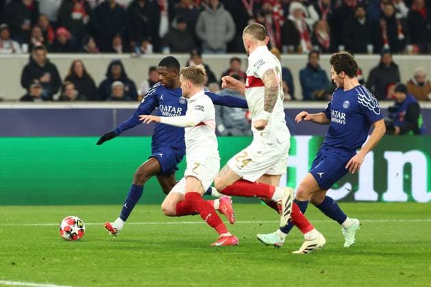 29 01 2025 Stuttgart , Champions League soccer VfB Stuttgart vs Paris St Germain, v l Ousmane Dembele PSG scores the goal to make it 3 0 In accordance with the regulations of the DFL German Football League, it is prohibited to exploit or have exploited photographs taken in the stadium and or of the match in the form of sequential images and or video-like photo series