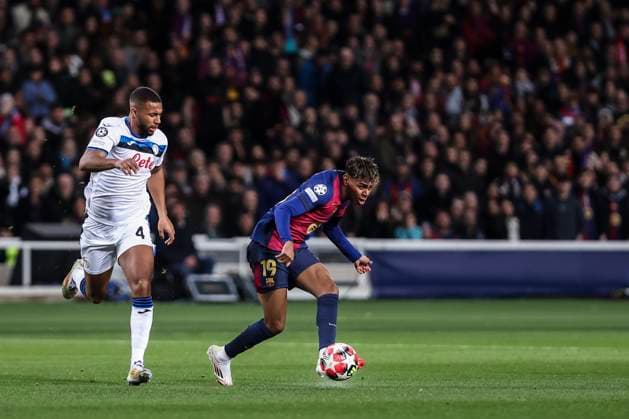 January 29, 2025, Barcelona, Barcelona, SPAIN: Lamine Yamal of FC Barcelona, Barca and Isak Hien of Atalanta BC in action during the UEFA Champions League 2024 25 League Phase MD8, match between FC Barcelona and Atalanta BC at Estadi Olimpic Lluis Companys on January 29, 2025 in Barcelona, Spain. Barcelona SPAIN - ZUMAa181 20250129_zaa_a181_053 Copyright: xJavierxBorregox