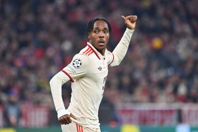 Mathys TEL FCB , gestures,gives instructions,action,single image,cropped single motif,half figure,half figure soccer Champions League league phase, FC Bayern Muenchen SK Slovan Bratislava on 29 01 2025 , A L L I A N Z A R E N A