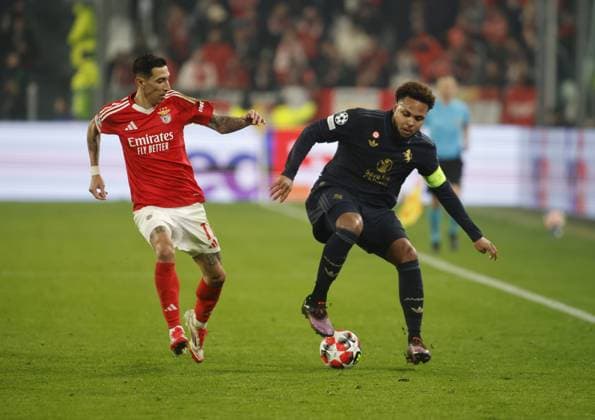 Angel Di Maria of SL Benfica Nand Weston McKennie of Juventus FC during the Uefa Champions League, 2024 25 season, football match between Juventus FC and Benfica Lisbona on 29 January 2025 at Allianz Stadium, Turin, Italy. Photo Nderim Kaceli  Copyright: xNderimxKaceli IPAxSportx xipa-agency.netx xx IPA_53440642 IPA_Agency_IPA53440642