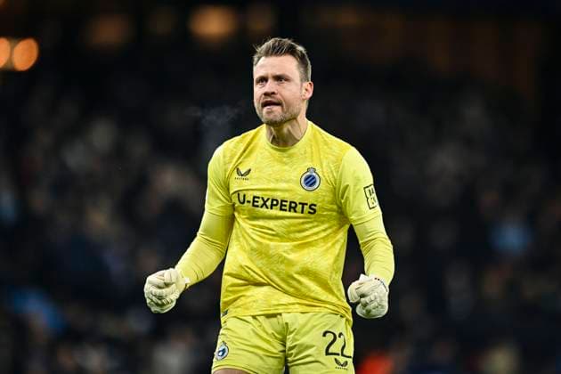 29th January 2025; Etihad Stadium, Manchester, England; UEFA Champions League Football, Manchester City versus Club Brugge; Simon Mignolet of Club Brugge celebrates the goal scored by Raphael Onyedika in the 45th minute for 0-1  ActionPlus12745086 GodfreyxPitt