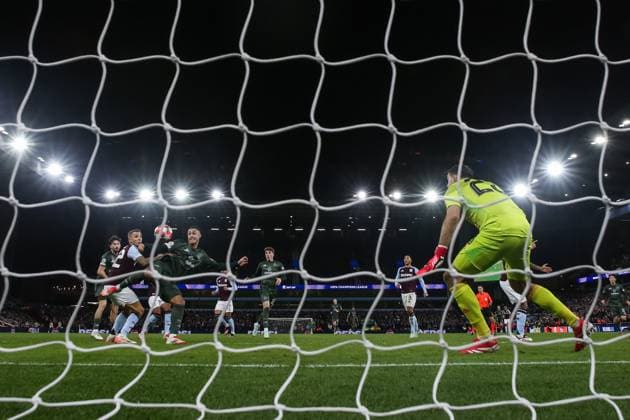 UEFA Champions League Matchday 8 of 8 Aston Villa v Celtic Adam Idah of Celtic scores to make it 2-1 during the UEFA Champions League Matchday 8 of 8 Aston Villa vs Celtic at Villa Park, Birmingham, United Kingdom, 29th January 2025 (Photo by Gareth Evans News Images) Copyright: xGarethxEvans NewsxImagesx