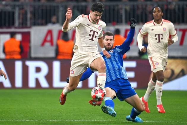 Aleksandar PAVLOVIC (Bayern Muenchen), Aktion,Zweikampf gegen Tigran BARSEGHYA (Bratislava). Fussball Champions League Ligaphase, FC Bayern Muenchen - SK Slovan Bratislava am 29.01.2025 , A L L I A N Z A R E N A.