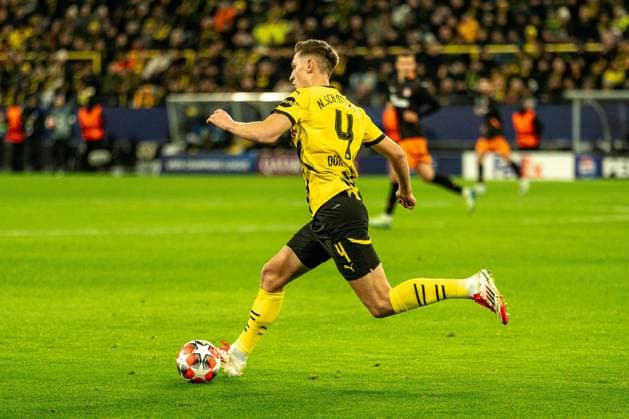 Nico Schlotterbeck Borussia Dortmund 09, 04 on the ball, GER BVB Borussia Dortmund 09 vs Shakhtar Donetsk, Football, Champions League, Matchday 8, Season 2024 2025, 29 01 2025 GER BVB Borussia Dortmund 09 vs Shakhtar Donetsk, Football, Champions League, Matchday 8, Season 2024 2025, 29 01 2025 Dortmund Copyright: xEibner-Pressefoto FabianxFriesex EP_FFE