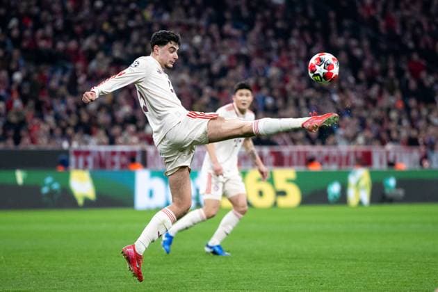 Aleksandar Pavlovic FC Bayern Muenchen, 45 on the ball, GER, FC Bayern Muenchen vs SK Slovan Bratislava, Football, UEFA Champions League, Matchday 8, Season 2024 2025, 29 01 2025 GER, FC Bayern Muenchen vs SK Slovan Bratislava, Football, UEFA Champions League, Matchday 8, Season 2024 2025, 29 01 2025 Muenchen Copyright: xEibner-Pressefoto Memmlerx EP_MMR