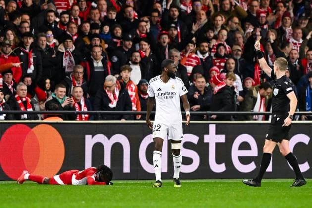 FOOTBALL : Brest vs Real Madrid - Ligue des Champions - 29 01 2025 Espen Eskas ( referee ) shows a yellow card to Antonio Rudiger ( 22 - Real Madrid ) during the UEFA Champions League match between Stade Brestois 29 and Real Madrid CF at Stade de Roudourou on January 29 , 2025 in Guingamp, France. ( Photo by Dante Badano PsnewZ ) - GuingampFrance  Copyright: xDantexBadanox