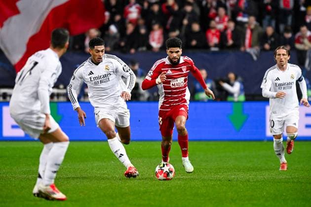 FOOTBALL : Brest vs Real Madrid - Ligue des Champions - 29 01 2025 Jude Bellingham ( 5 - Real Madrid ) and Mahdi CAMARA ( 45 - Brest ) during the UEFA Champions League match between Stade Brestois 29 and Real Madrid CF at Stade de Roudourou on January 29 , 2025 in Guingamp, France. ( Photo by Dante Badano PsnewZ ) - GuingampFrance  Copyright: xDantexBadanox