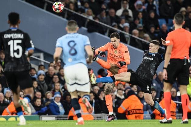Manchester City s Ederson and Club s Christos Tzolis fight for the ball during a soccer game between English Manchester City and Belgian Club Brugge KV, Wednesday 29 January 2025 in Manchester, United Kingdom, on the eight day (out of 8) of the UEFA Champions League league phase. BRUNOxFAHY  x111417147x