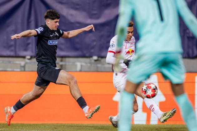 SOCCER - UEFA CL, Sturm vs RB Leipzig KLAGENFURT,AUSTRIA,29.JAN.25 - SOCCER - UEFA Champions League, SK Sturm Graz vs RasenBallsport Leipzig. Image shows Antonio Nusa (RB Leipzig) and Arjan Malic (Sturm).  GEPAxpictures xMatthiasxTrinkl