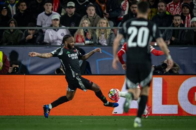 Raheem Sterling Arsenal FC controls the ball during a UEFA Champions League match between Girona FC and Arsenal FC at Estadi Municipal de Montilivi in Girona, Girona, Spain, on January 29 2025 Photo by Felipe Mondino Copyright: x@FELIPExMONDINOx