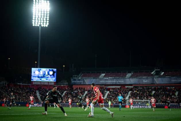 Arnaut Danjuma Girona FC controls the ball during a UEFA Champions League match between Girona FC and Arsenal FC at Estadi Municipal de Montilivi in Girona, Girona, Spain, on January 29 2025 Photo by Felipe Mondino Copyright: x@FELIPExMONDINOx