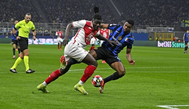 Foto IPP Paolo Bona Milano 29 01 2025 UEFA Champions League di Calcio stagione 2024 2025 partita Inter-Monaco Nella foto Denzel Dumfries e Christian Mawissa Italy Photo Press Worldwide Copyright italy Italy ITALY  Copyright: xR4924_italyphotopressx