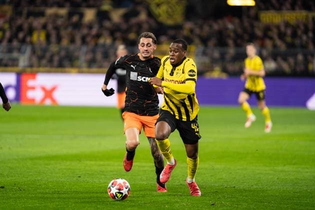 GER, UEFA Champions League, Matchday 8 Borussia Dortmund vs FC Shakhtar Donetsk 29 01 2025, Signal Iduna Park, Dortmund, GER, UEFA Champions League, Matchday 8 Borussia Dortmund vs FC Shakhtar Donetsk In the picture duel between Jamie Gittens Borussia Dortmund, 43 and Marlon Gomes FC Shakhtar Donetsk, 30 nordphotoxGmbHxx xChristianxSchulze nph000300