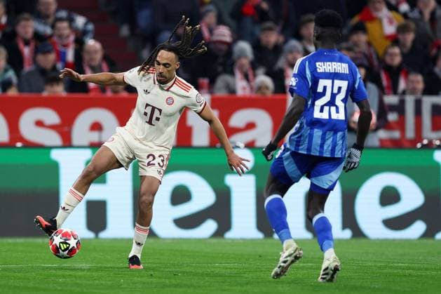 Soccer Champions League Matchday 8 FC Bayern Munich SK Slovan Bratislava on 29 01 2025 at the Allianz Arena in Munich Sascha Boey Munich , left Sharani Zuberu Bratislava , right xMSx