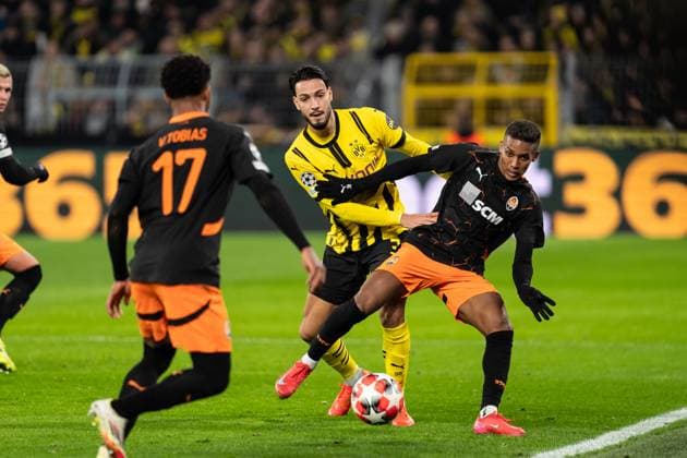 GER, UEFA Champions League, Matchday 8 Borussia Dortmund vs FC Shakhtar Donetsk 29 01 2025, Signal Iduna Park, Dortmund, GER, UEFA Champions League, Matchday 8 Borussia Dortmund vs FC Shakhtar Donetsk In the picture duel between Marlon Gomes FC Shakhtar Donetsk, 30 and Ramy Bensebaini Borussia Dortmund, 5 nordphotoxGmbHxx xChristianxSchulze nph000300