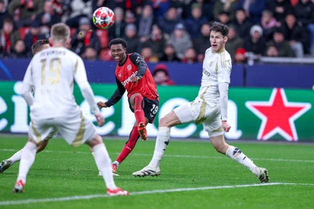29 01 2025, Football, Bayer 04 Leverkusen AC Sparta Prague, UEFA Champions League, Matchday 8, BayArena, Season 2024 2025 Nathan Tella Bayer04 Leverkusen 19 in duel against Martin Vitik Sparta Prague 41 North Rhine-Westphalia Germany