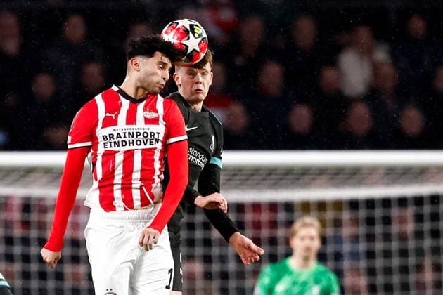 2025-01-29 PSV Eindhoven v Liverpool FC - UEFA Champions League 2024 25 League Phase MD8 EINDHOVEN, NETHERLANDS - JANUARY 29: Ricardo Pepi of PSV heads the ball with James McConell of Liverpool FC during the UEFA Champions League 2024 25 League Phase MD8 match between PSV Eindhoven and Liverpool FC at PSV Stadion on January 29, 2025 in Eindhoven, Netherlands. Eindhoven PSV Stadion Netherlands Content not available for redistribution in The Netherlands directly or indirectly through any third parties. Copyright: xBroerxvanxdenxBoomx