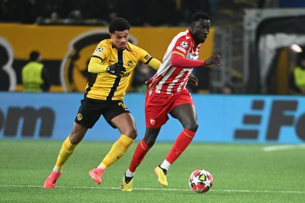 29.01.2025, Bern, Stadion Wankdorf, Uefa Champions League: BSC Young Boys - Roter Stern Belgrad, 24 Zachary Athekame (Young Boys) gegen 24 Nasser Djiga (Belgrad). Bern Stadion Wankdorf Bern Switzerland Copyright: xJustPictures.ch ManuelxWinterbergerx jp-de-MaWi-MWI_1082