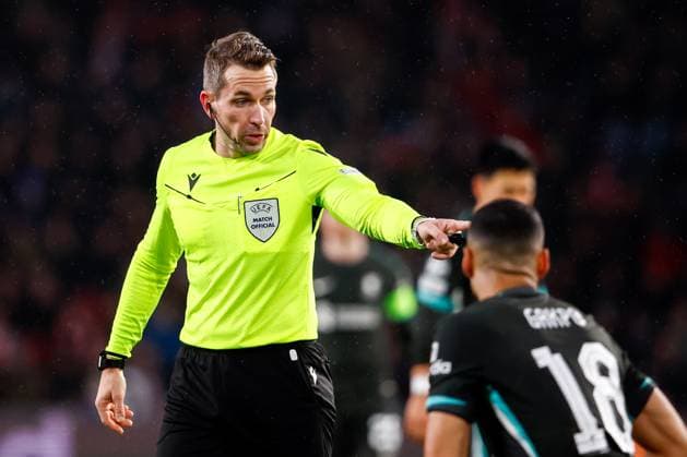 2025-01-29 PSV Eindhoven v Liverpool FC - UEFA Champions League 2024 25 League Phase MD8 EINDHOVEN, NETHERLANDS - JANUARY 29: Referee Tobias Stieler gestures during the UEFA Champions League 2024 25 League Phase MD8 match between PSV Eindhoven and Liverpool FC at PSV Stadion on January 29, 2025 in Eindhoven, Netherlands. Eindhoven PSV Stadion Netherlands Content not available for redistribution in The Netherlands directly or indirectly through any third parties. Copyright: xBroerxvanxdenxBoomx