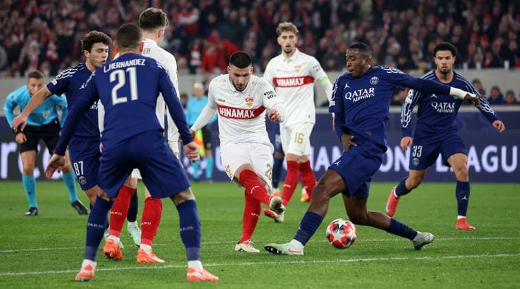 29 01 2025 Stuttgart , Champions League soccer VfB Stuttgart vs Paris St Germain, Deniz Undav VfB, center , Willian Pacho Paris, right In accordance with the regulations of the DFL German Football League, it is prohibited to exploit or have exploited photographs taken in the stadium and or of the match in the form of sequential images and or video-like photo series