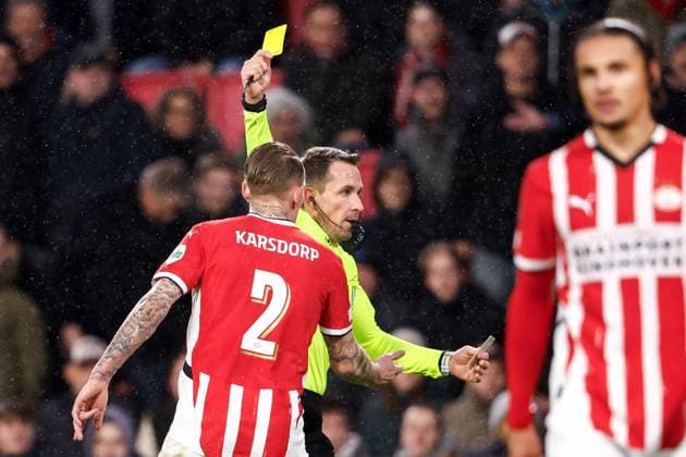 2025-01-29 PSV Eindhoven v Liverpool FC - UEFA Champions League 2024 25 League Phase MD8 EINDHOVEN, NETHERLANDS - JANUARY 29: Referee Tobias Stieler shows a yellow card during the UEFA Champions League 2024 25 League Phase MD8 match between PSV Eindhoven and Liverpool FC at PSV Stadion on January 29, 2025 in Eindhoven, Netherlands. Eindhoven PSV Stadion Netherlands Content not available for redistribution in The Netherlands directly or indirectly through any third parties. Copyright: xBroerxvanxdenxBoomx