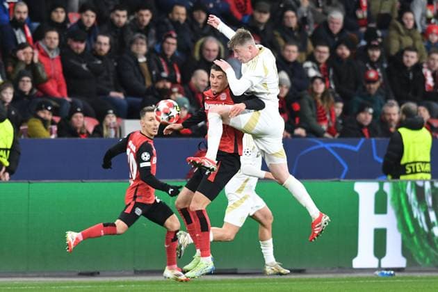 Patrik Schick Bayer 04 Leverkusen in duel with Adam Sevinsky Slavia Prague GER, Bayer 04 Leverkusen vs Slavia Prague, Football, UEFA Champions League, League phase, 2024 2025 season, 29 01 2025 GER, Bayer 04 Leverkusen vs Slavia Prague, Football, UEFA Champions League, League phase, 2024 2025 season, 29 01 2025 Leverkusen Copyright: xEibner-Pressefoto ThomasxThienelx EP_TTL