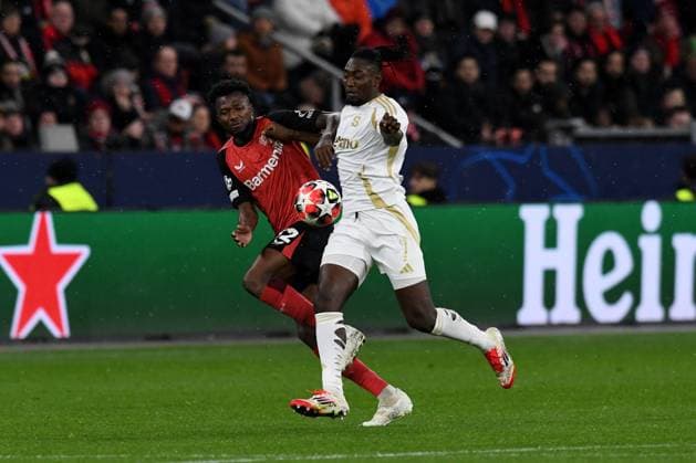 Edmond Tapsoba Bayer 04 Leverkusen in duel with Victor Olatunji Slavia Prague GER, Bayer 04 Leverkusen vs Slavia Prague, Football, UEFA Champions League, League phase, 2024 2025 season, 29 01 2025 GER, Bayer 04 Leverkusen vs Slavia Prague, Football, UEFA Champions League, League phase, 2024 2025 season, 29 01 2025 Leverkusen Copyright: xEibner-Pressefoto ThomasxThienelx EP_TTL